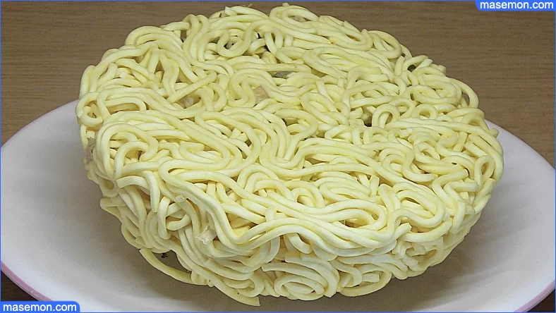 カップラーメンの麺のみ